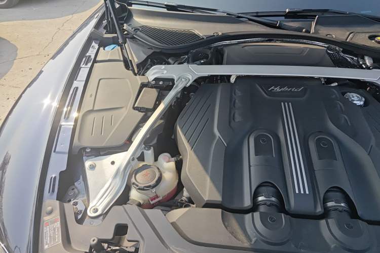 Used Bentley Flying Spur Plug-in Hybrid 2022 2.9T V6 Hybrid Engine Bay Right