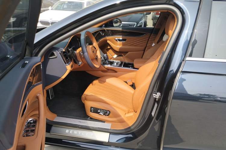 Used Bentley Flying Spur Plug-in Hybrid 2022 2.9T V6 Hybrid Left Front Seat