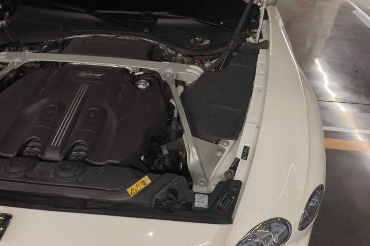 Used Bentley Flying Spur Plug-in Hybrid 2022 2.9T V6 Hybrid Engine Bay Left
