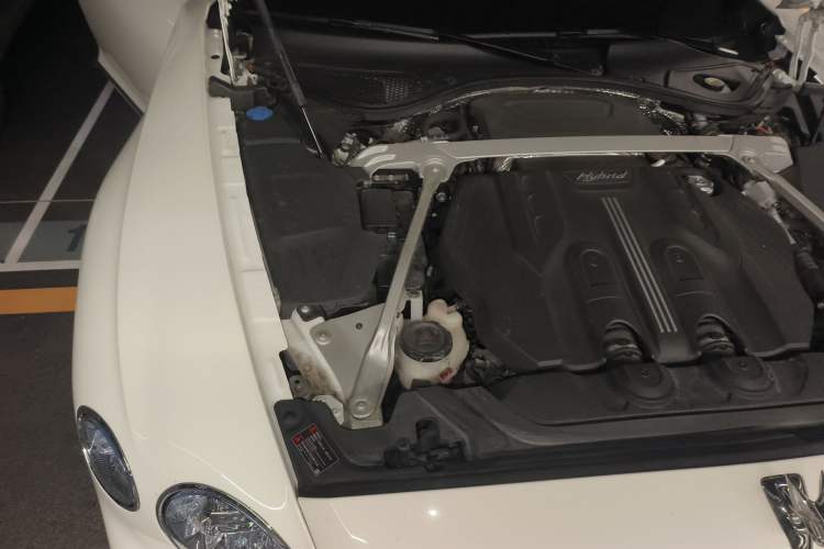Used Bentley Flying Spur Plug-in Hybrid 2022 2.9T V6 Hybrid Engine Bay Right