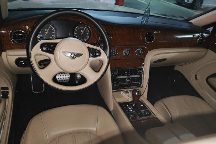 Used Bentley Mulsanne 2011 6.8T Deluxe Edition Center Console