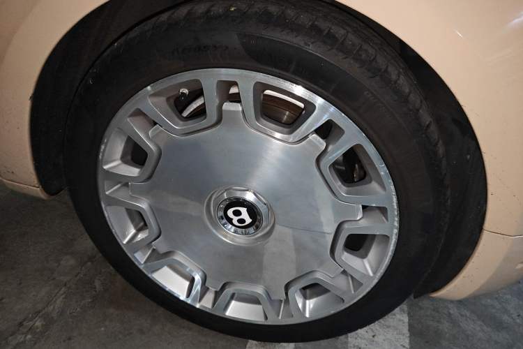 Used Bentley Mulsanne 2011 6.8T Deluxe Edition Right Front Wheel Hub