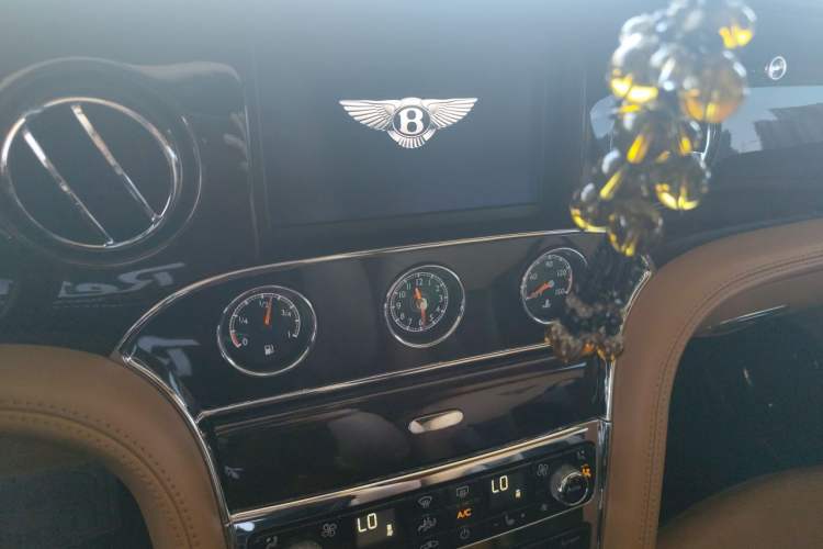 Used Bentley Mulsanne 2013 6.8T Mulliner Special Edition Audio And AC Panel