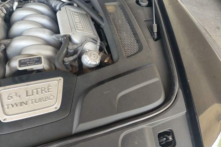 Used Bentley Mulsanne 2013 6.8T Mulliner Special Edition Engine Bay Left