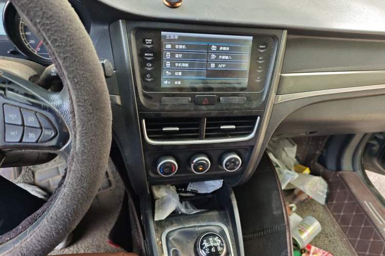 Used Bestune B30 2016 1.6L manual luxury version Audio And AC Panel