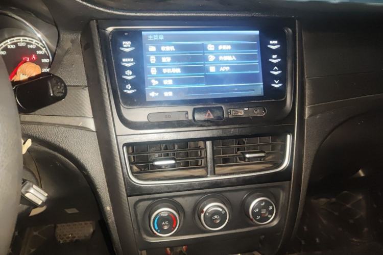 Used Bestune B30 2016 1.6L Automatic Luxury Model Audio And AC Panel