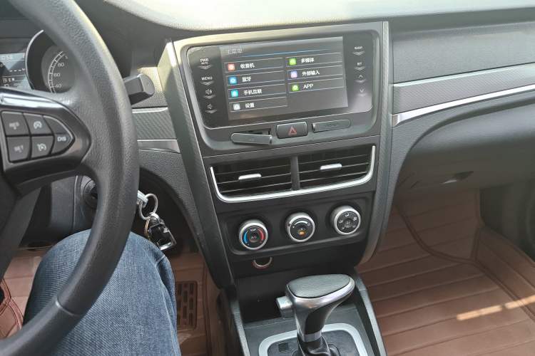 Used Bestune B30 2016 1.6L Automatic Luxury Model Audio And AC Panel