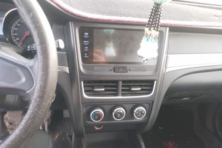Used Bestune B30 2016 1.6L manual Comfort trim level Audio And AC Panel