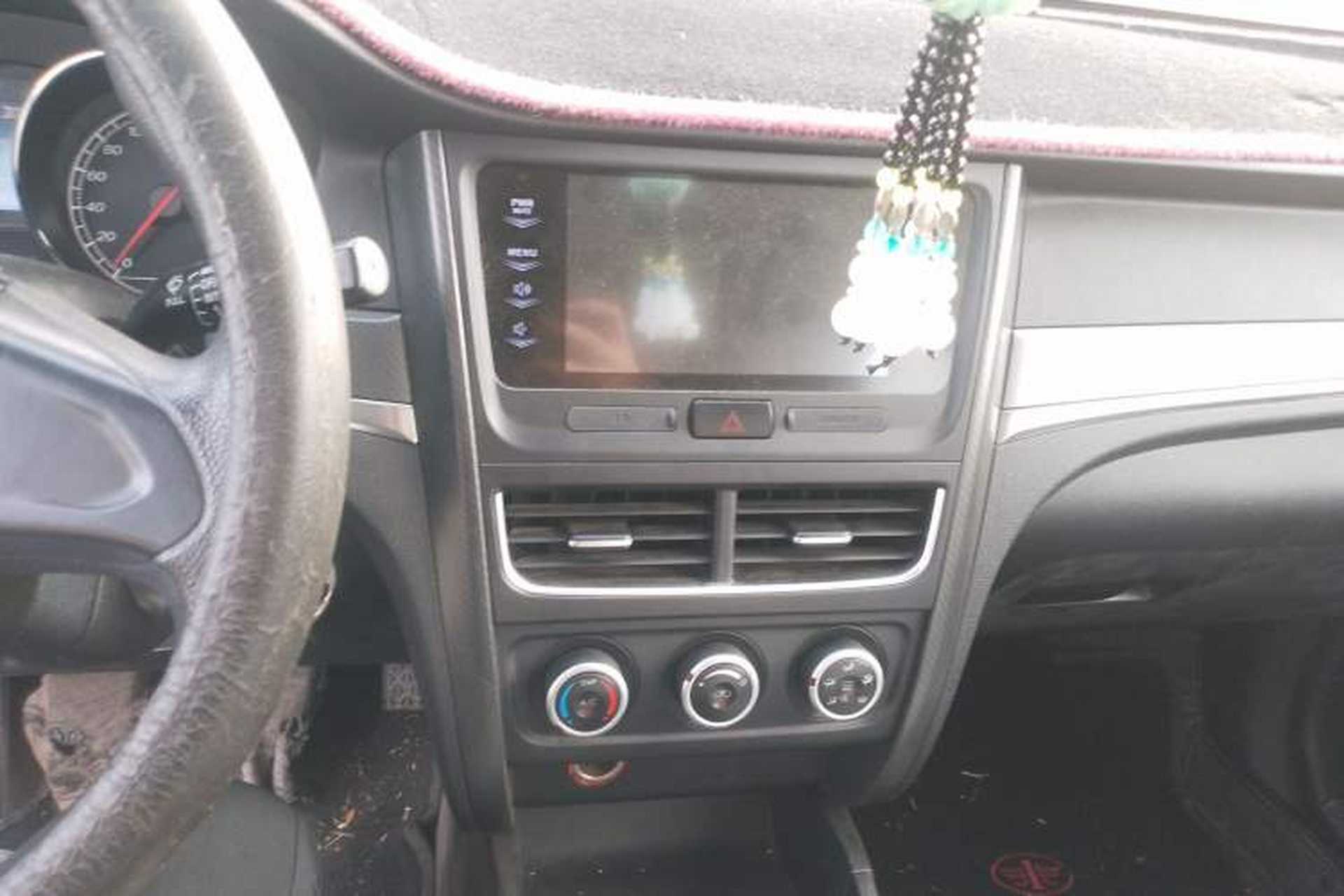Used Bestune B30 2016 1.6L manual Comfort trim level Audio And AC Panel