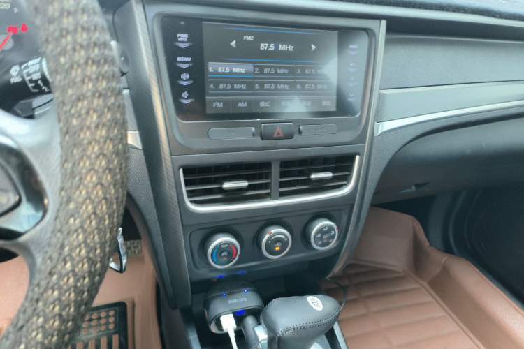 Used Bestune B30 2016 1.6L Automatic Luxury Model Audio And AC Panel