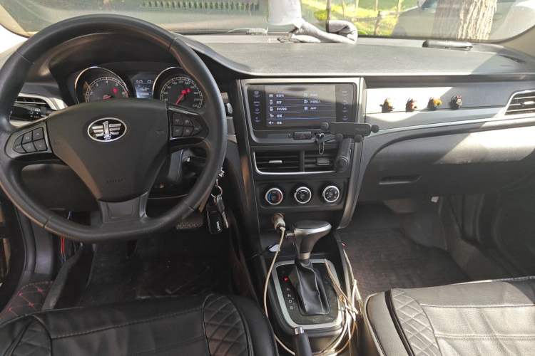 Used Bestune B30 2016 1.6L Automatic Luxury Model Center Console