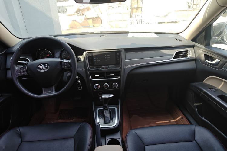 Used Bestune B30 2016 1.6L Automatic Luxury Model Center Console