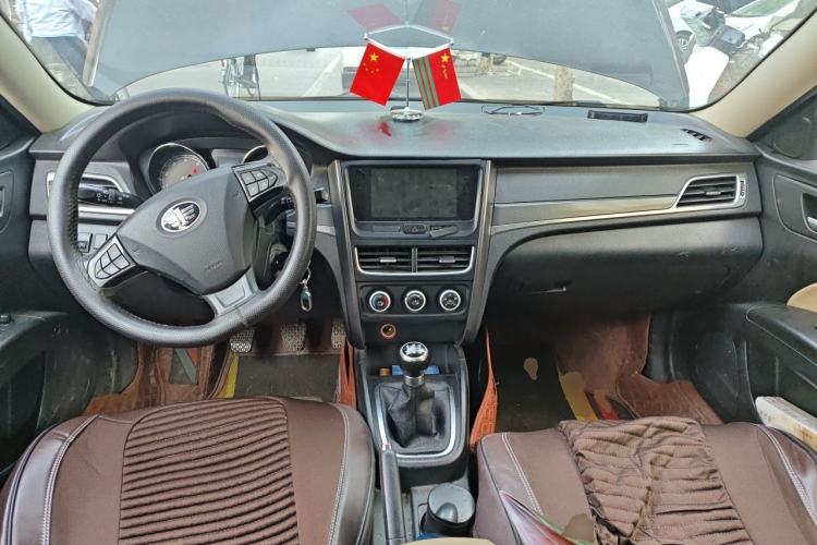 Used Bestune B30 2016 1.6L manual luxury version Center Console