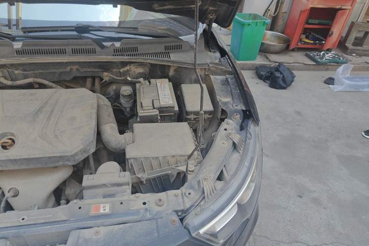 Used Bestune B30 2016 1.6L manual luxury version Engine Bay Left
