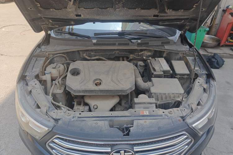 Used Bestune B30 2016 1.6L manual luxury version Engine Bay