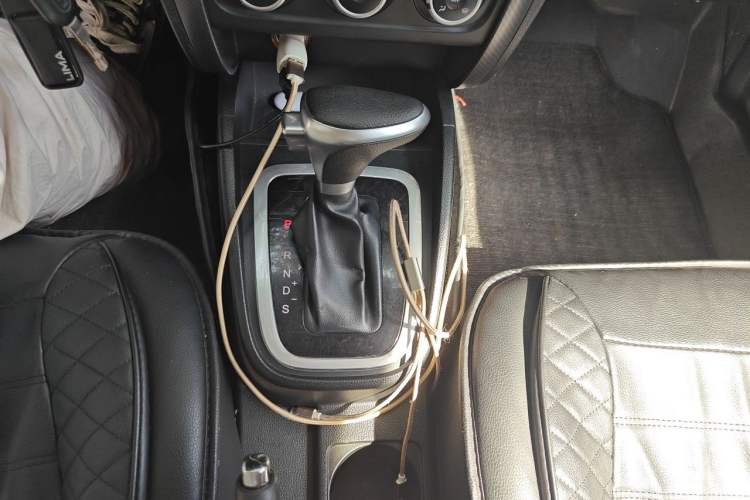 Used Bestune B30 2016 1.6L Automatic Luxury Model Gear Lever
