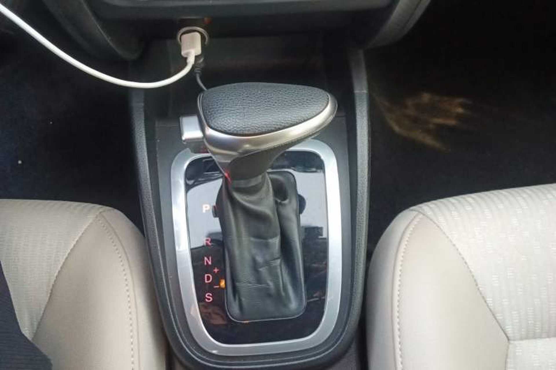 Used Bestune B30 2016 1.6L Automatic Luxury Model Gear Lever
