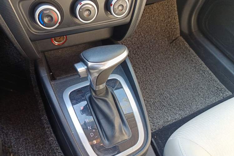 Used Bestune B30 2016 1.6L Automatic Luxury Model Gear Lever