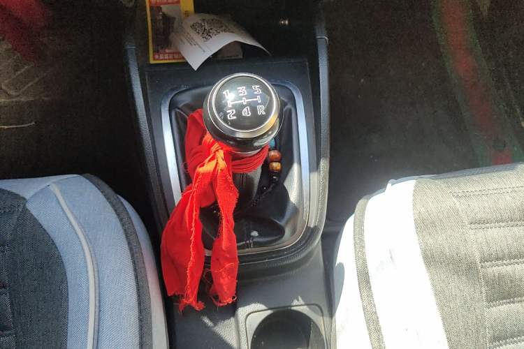 Used Bestune B30 2016 1.6L manual Comfort trim level Gear Lever