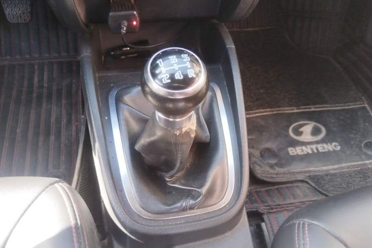 Used Bestune B30 2016 1.6L manual Comfort trim level Gear Lever