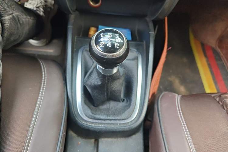 Used Bestune B30 2016 1.6L manual luxury version Gear Lever
