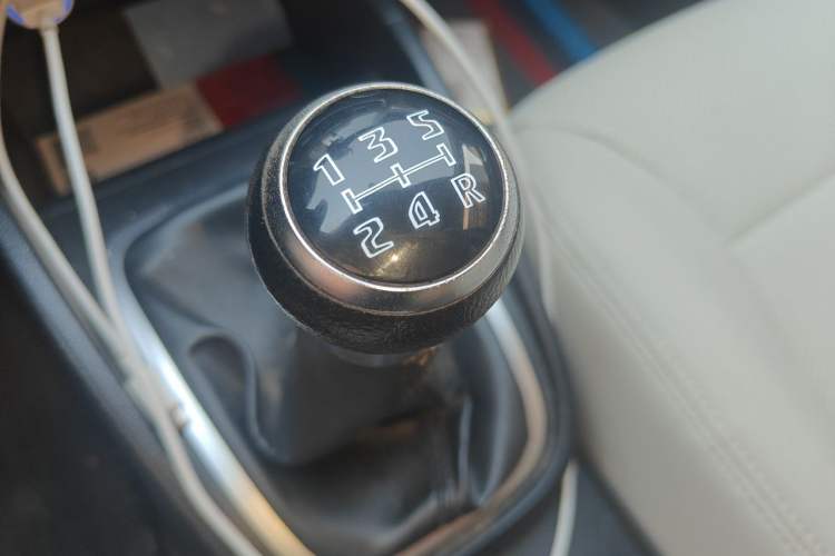 Used Bestune B30 2016 1.6L manual luxury version Gear Lever