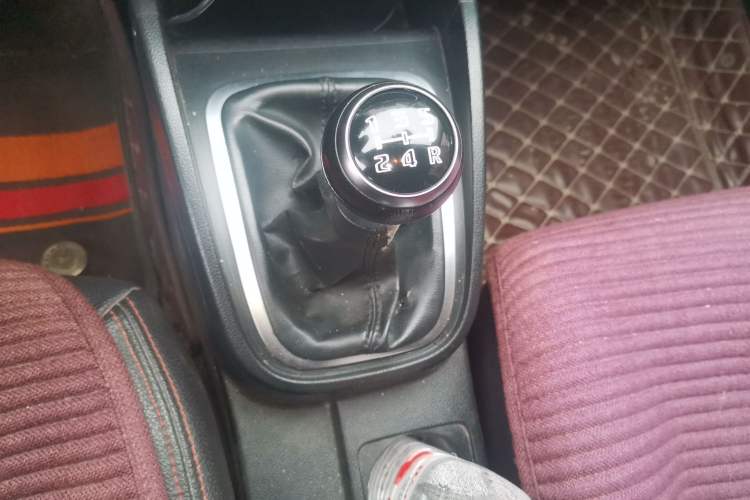 Used Bestune B30 2016 1.6L manual Comfort trim level Gear Lever