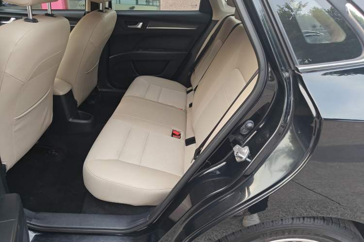 Used Bestune B30 2016 1.6L Automatic Luxury Model Interior 1