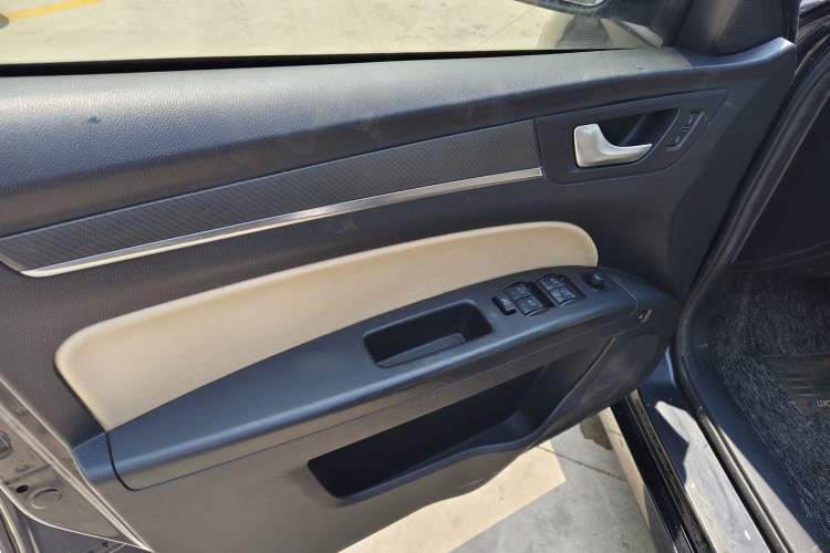 Used Bestune B30 2016 1.6L Automatic Luxury Model Interior 4