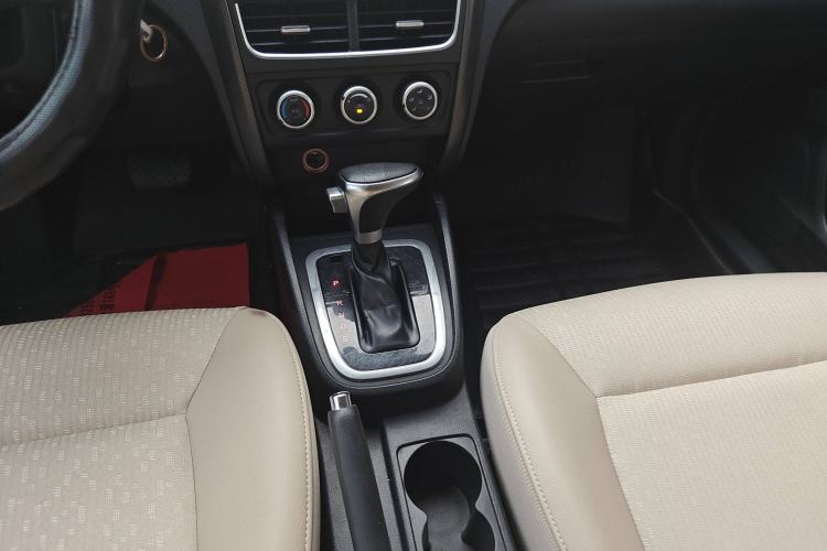 Used Bestune B30 2016 1.6L Automatic Luxury Model Interior 5