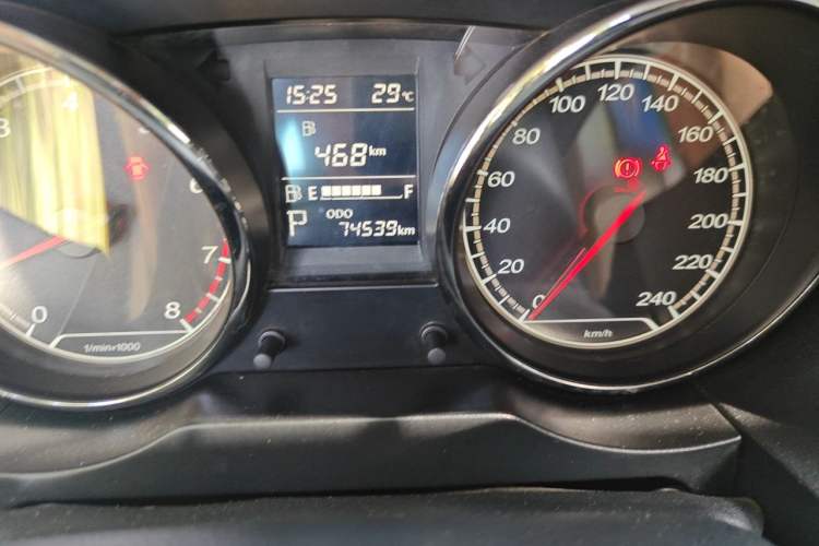 Used Bestune B30 2016 1.6L Automatic Luxury Model Odometer Close Up