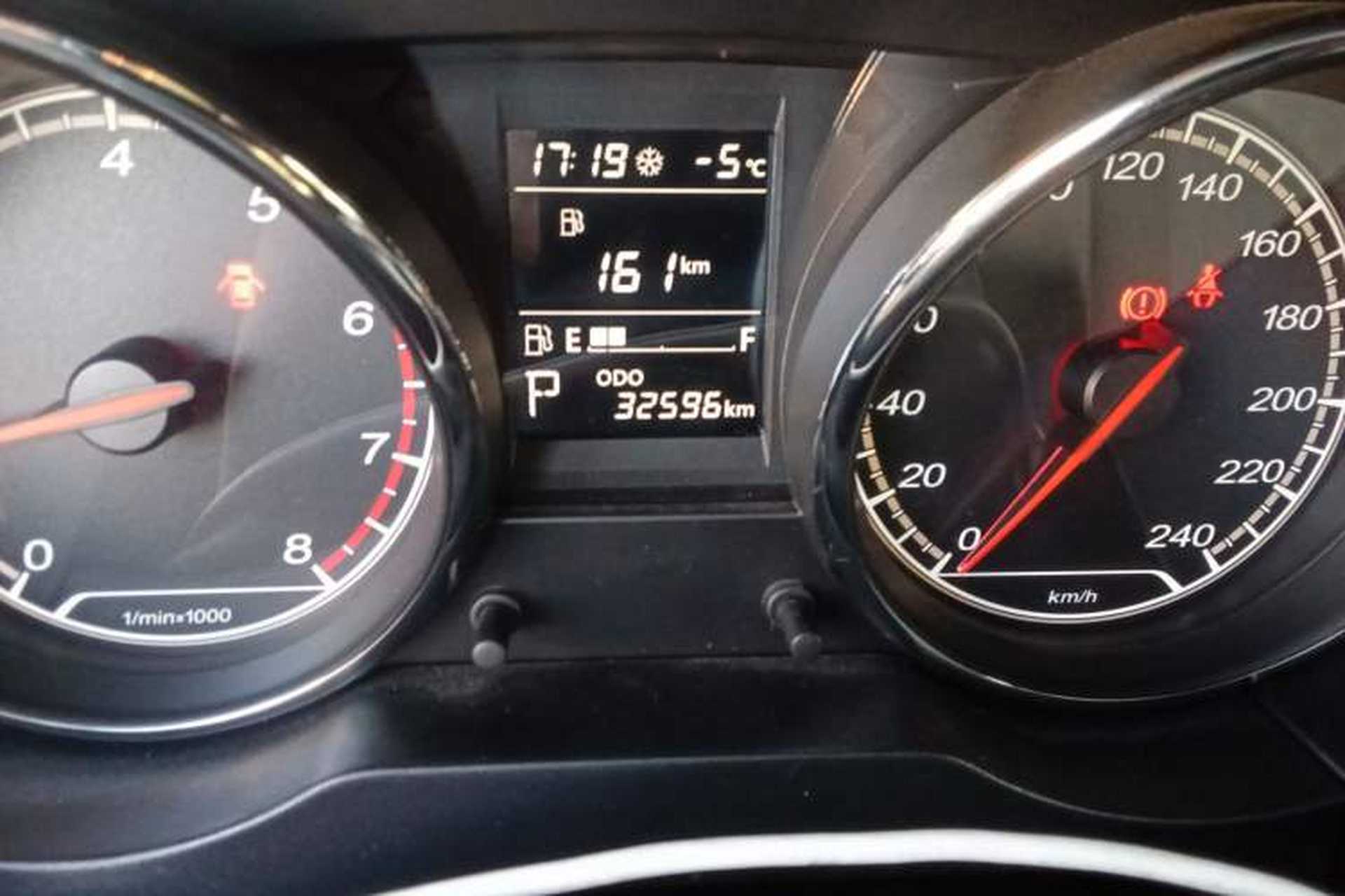 Used Bestune B30 2016 1.6L Automatic Luxury Model Odometer Close Up