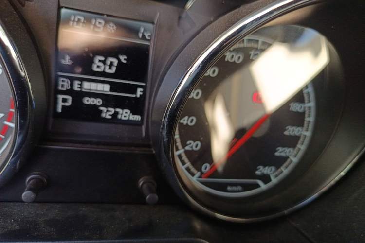 Used Bestune B30 2016 1.6L Automatic Luxury Model Odometer Close Up
