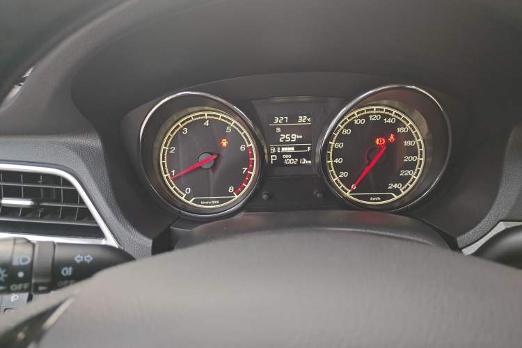 Used Bestune B30 2016 1.6L Automatic Luxury Model Odometer Close Up