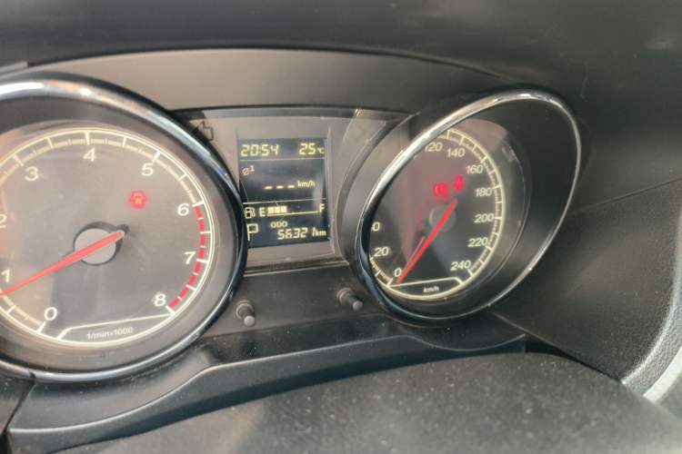 Used Bestune B30 2016 1.6L Automatic Luxury Model Odometer Close Up