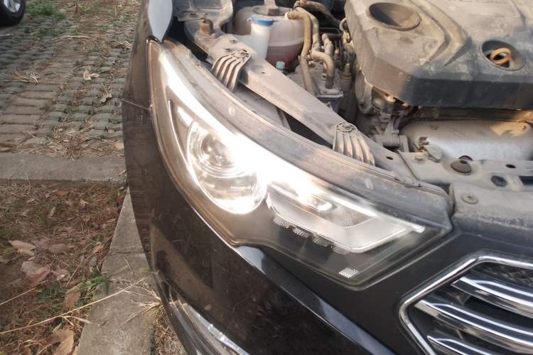 Used Bestune B30 2016 1.6L manual Comfort trim level Right Front Headlight
