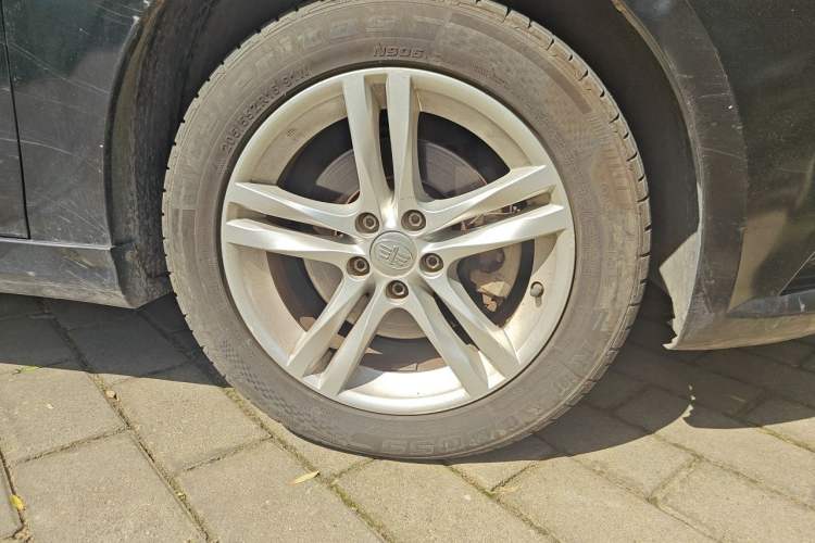 Used Bestune B30 2016 1.6L Automatic Luxury Model Right Front Wheel Hub