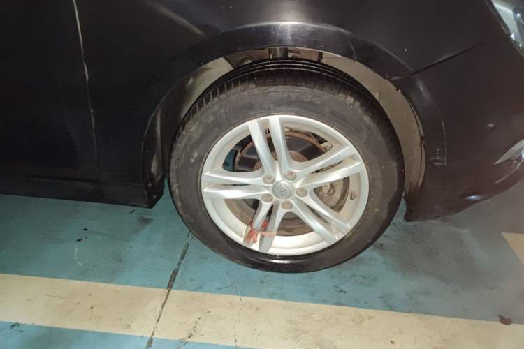 Used Bestune B30 2016 1.6L Automatic Luxury Model Right Front Wheel Hub