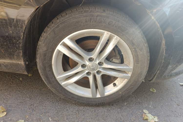 Used Bestune B30 2016 1.6L Automatic Luxury Model Right Front Wheel Hub