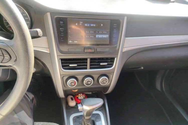 Used Bestune B30 2016 1.6L Automatic Luxury Model Audio And AC Panel