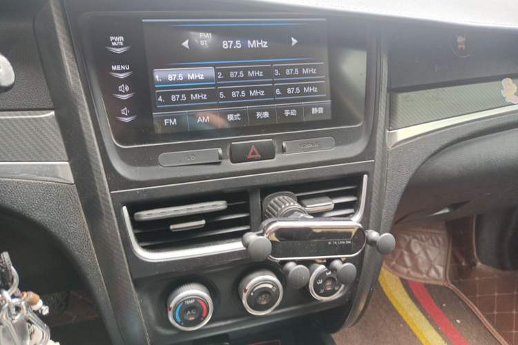 Used Bestune B30 2016 1.6L manual Comfort trim level Audio And AC Panel
