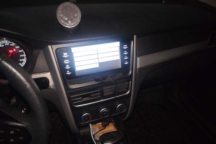 Used Bestune B30 2016 1.6L Automatic Luxury Model Audio And AC Panel