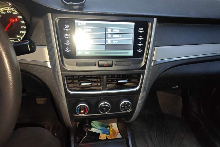 Used Bestune B30 2016 1.6L manual luxury version Audio And AC Panel