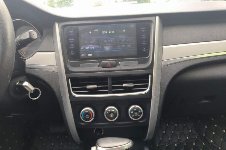 Used Bestune B30 2016 1.6L Automatic Luxury Model Audio And AC Panel