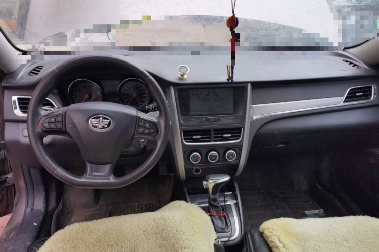 Used Bestune B30 2016 1.6L Automatic Luxury Model Center Console