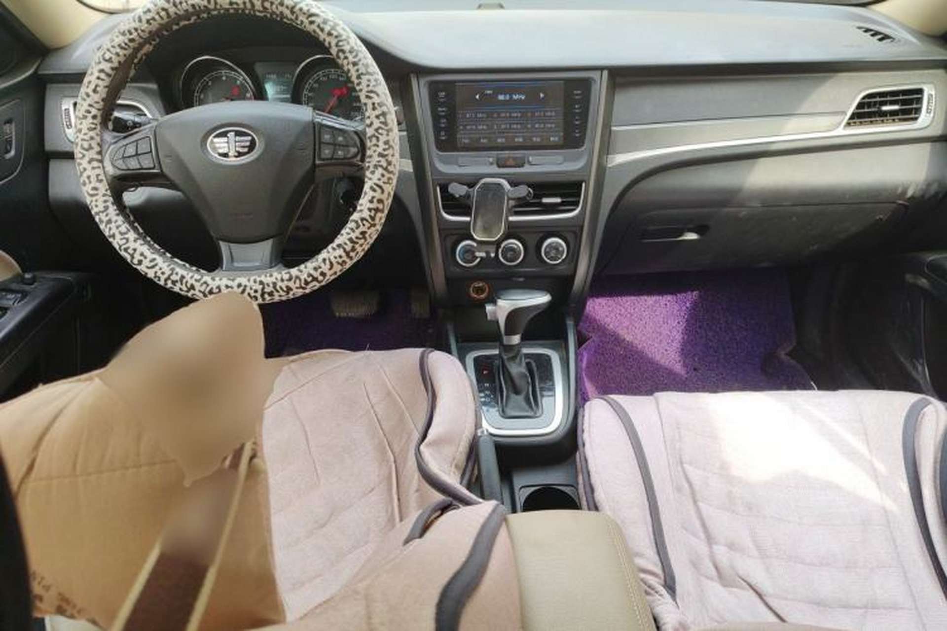 Used Bestune B30 2016 1.6L Automatic Premium Edition Center Console