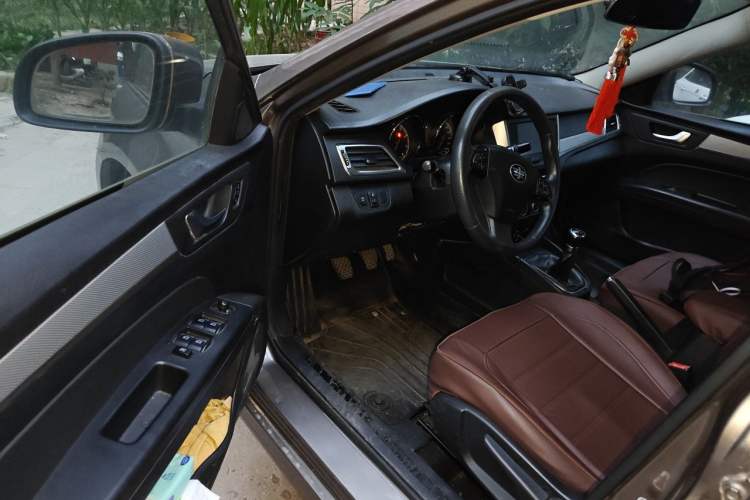 Used Bestune B30 2016 1.6L manual luxury version Driver Seat