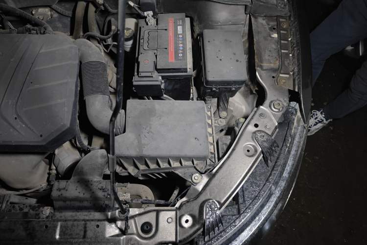 Used Bestune B30 2016 1.6L manual luxury version Engine Bay Left