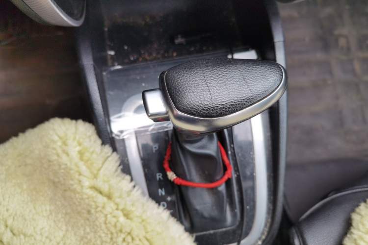 Used Bestune B30 2016 1.6L Automatic Luxury Model Gear Lever