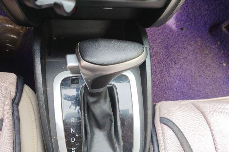 Used Bestune B30 2016 1.6L Automatic Premium Edition Gear Lever